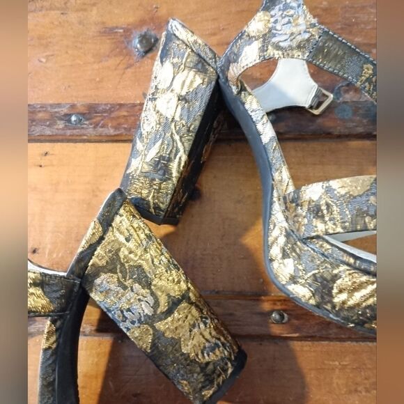 Anne Klein Gold Lalima  Rose Brocade Sandals - Picture 13 of 15